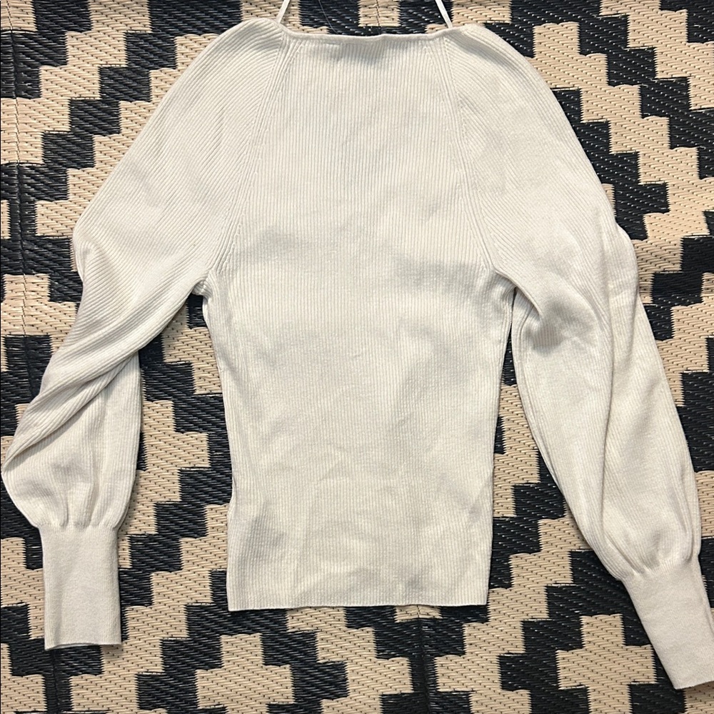 NWT GAP Women's Sz M V-Neck Sweater in Cream - Picture 5 of 5